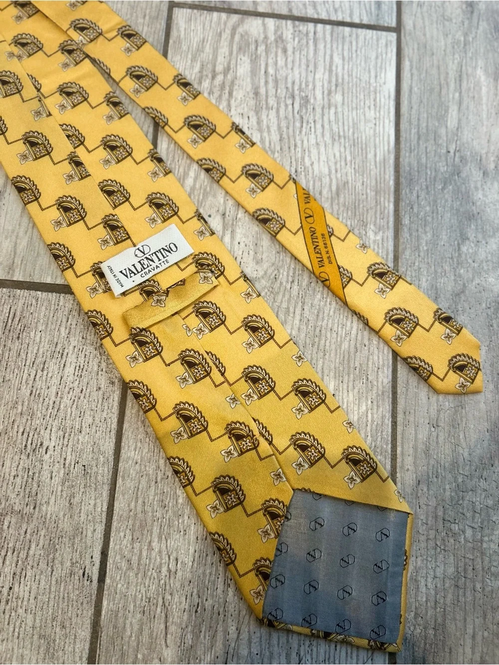 Valentino Cravatte 100% Silk Yellow Patterned Necktie